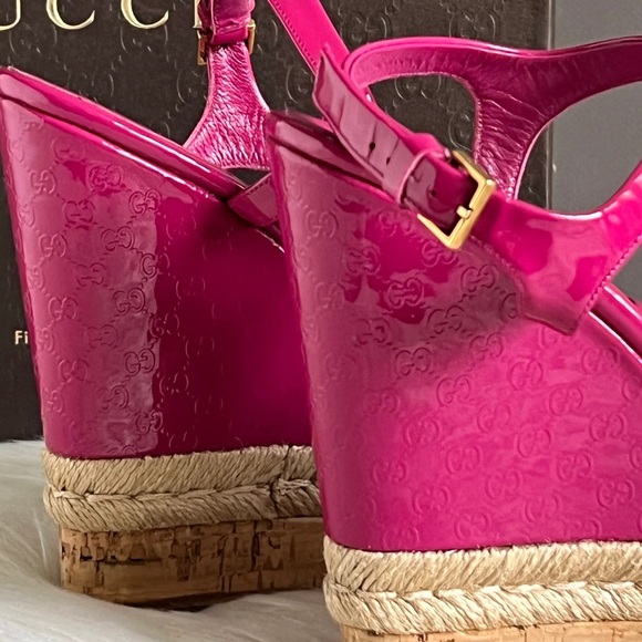 AUTHENTIC GUCCI MONOGRAM HOT PINK SANDALS - Picture 4 of 12